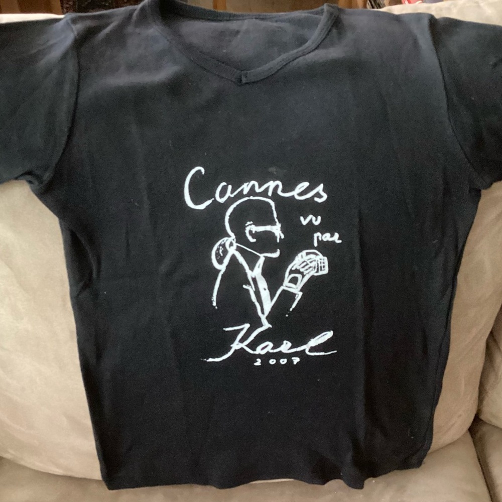 Vintage.Black Graphic T-Shirt with White Print.